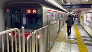 정차 중인 이케부쿠로행 열차 모습 (2022년 5월 17일)