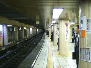 긴자선 승강장 (스크린도어 설치 전)