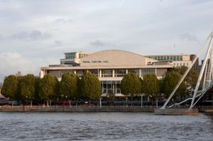 템스 강에서 바라본 모습, 2010년 10월