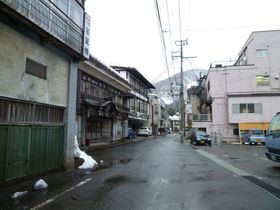 아카쿠라 온천과 모가미 소오구니 강