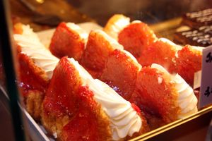 럼에 적신 사바랭