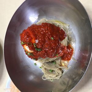 비빔 냉면