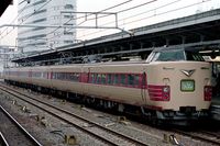 381계는 일본 최초의 영업용 차체 틸팅 열차로, 자연 진자 방식을 사용했다.