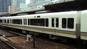 사하220형. 전락 방지 호로가 설치되어 있다.