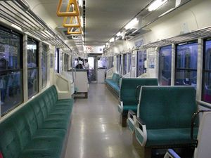 쿠하 700형 세미 크로스 개조차 차내