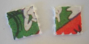 LSD 종이 조각. 프린트는 취향에 따라 다양하며, 이것은 다채로운 것이다.