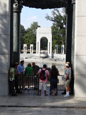 10월 6일, 일부 방문객에게 국립 제2차 세계 대전 기념관 입장이 허용되었다.