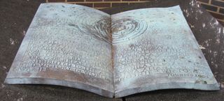  블레츨리 파크에 2002년에 설치된 기념비.