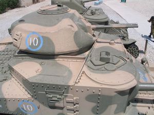 무전기를 내장한 복잡한 면으로 구성된 더 큰 포탑으로 변경된 그랜트