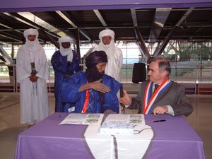 2005년 11월 19일 말리 테살리트와의 우호 각서 서명