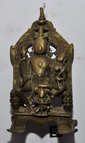 가루다 위에 앉아 있는 락슈미 나라얀 - 청동 - 서기 18세기경