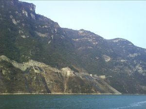 장강이 언스 자치주의 바동현을 통과하는 모습.