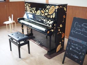 인접한 대합실에 설치된 피아노 (2020년 12월)