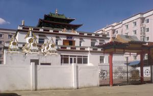 푼초글린 사원. 중국 및 티베트의 영향을 받은 몽골 건축의 예시이다.