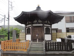 이와후네지장당 (가마쿠라시 오기가야 3, JR 가마쿠라 역 요코스카센스이 가드 근처)