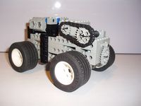 스터드를 사용한 옛 부품으로 만든 구조물