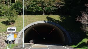 신단도 터널 (아이치현 도요타시 아조초)