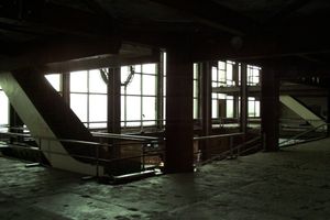 2003년, 아스베스토스와 내부 장식이 제거되어 일반에 공개된 건물 내부