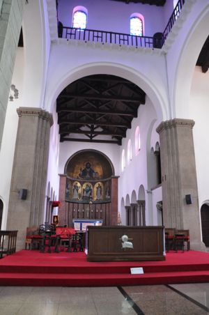 성당 내부(전방 제단 측)