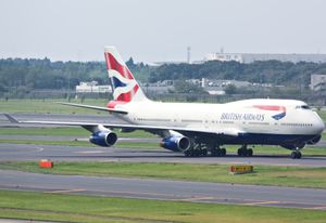 나리타에 도착한 747-400