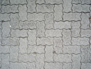 잘츠부르크의 포장한 바닥. 미끄럼 반사의 축은 북동-남서 방향에 위치한다.