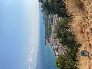 나프팍토스에서 바라본 리오-안티리오 다리. 다리는 랜드마크이며 멀리서도 볼 수 있음.