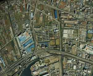 게이요선 후타마타 신마치역 부근 사진. 국토교통성 국토지리원 지도・항공 사진 열람 서비스의 항공 사진을 기반으로 작성