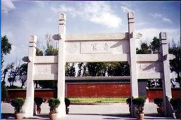 왕소군의 묘 '청총(青塚)'(내몽골 자치구)