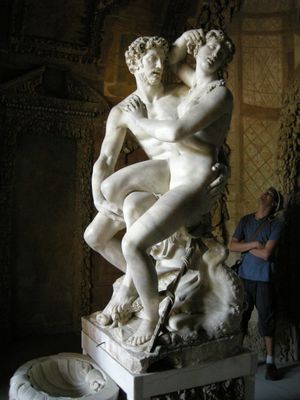 빈첸초 데 로시의 파리스와 헬레네 조각상, 부온탈렌티 동굴에서 촬영