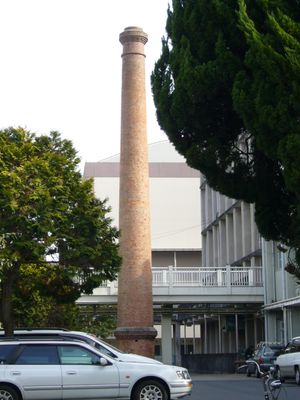 가고시마공업고등학교의 대연돌(鹿児島工業高等学校の大煙突)