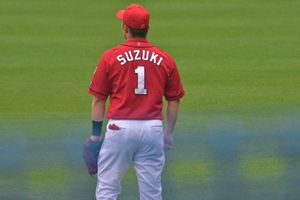 등번호 1을 착용한 스즈키