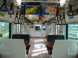 차내(세미 크로스시트 차량)