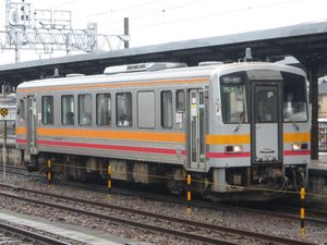 KiHa 120 341(이토이가와역 2010년 3월 25일)