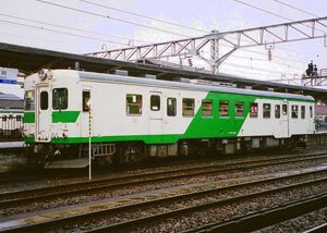 오이토선색(구 에쓰미호쿠선색)의 키하52 125(이토이가와역 1999년 12월 19일)