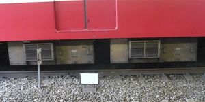 알루미늄 차 4량 편성의 SIV 장치 (75kVA 2대·NC-EAT75A형)