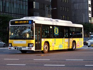 블루 리본 하이브리드 (2SG-HL2ASBP). 블루 리본 디젤 모델과는 지붕 위 장비 외에 외관상 큰 차이가 없다.