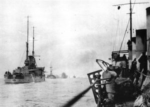 흑해 함대에 의한 보스포루스 포격(1915)이 시작됨.