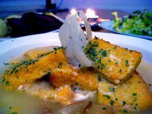 도르도뉴(Dordogne) 지방의 마늘 수프인 투랭(Tourin)