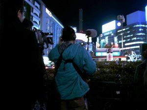 후지TV 뉴스 프로그램의 거리 취재·취재 카메라 크루