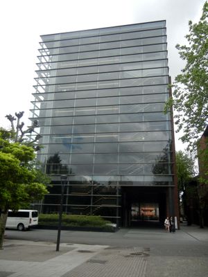 이케부쿠로 캠퍼스 11호관 (법학연구과, 독립연구과, 굿 디자인상 수상)