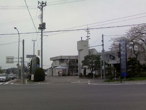 난고우 사무소(2007년 5월 촬영)옛 난고우촌 청사이며, 2005년 3월 31일 시정촌 합병으로 설치된 지역 자치구 "난고우구"의 난고우구청을 거쳐 난고우 사무소가 되었다.