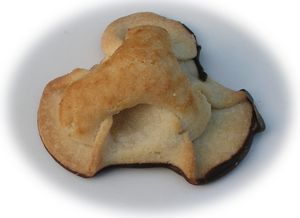 「나폴레옹의 모자」, 다크 초콜릿에 담근 마지팬이 들어간 케이크