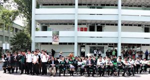 멕시코 주 코날렙 인지. 베르나르도 킨타나 아리오하 캠퍼스 고등학생들(2020년 3월). 대면 수업 중단 전 촬영.