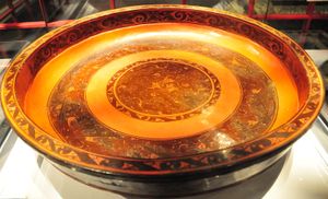 한나라 시대의 적흑색 칠기 쟁반