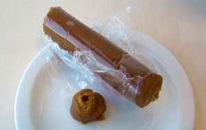두리안 맛 도돌(dodol)로 만든 케이크, 인도네시아 전통 과자