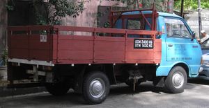 토요타 하이에이스 트럭(전기형) 후측면